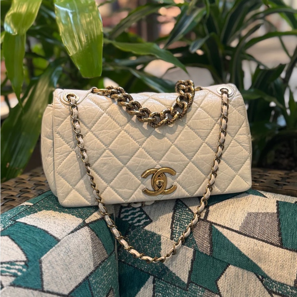 Chanel white quilted leather pondicherry flap bag (2012)TWS